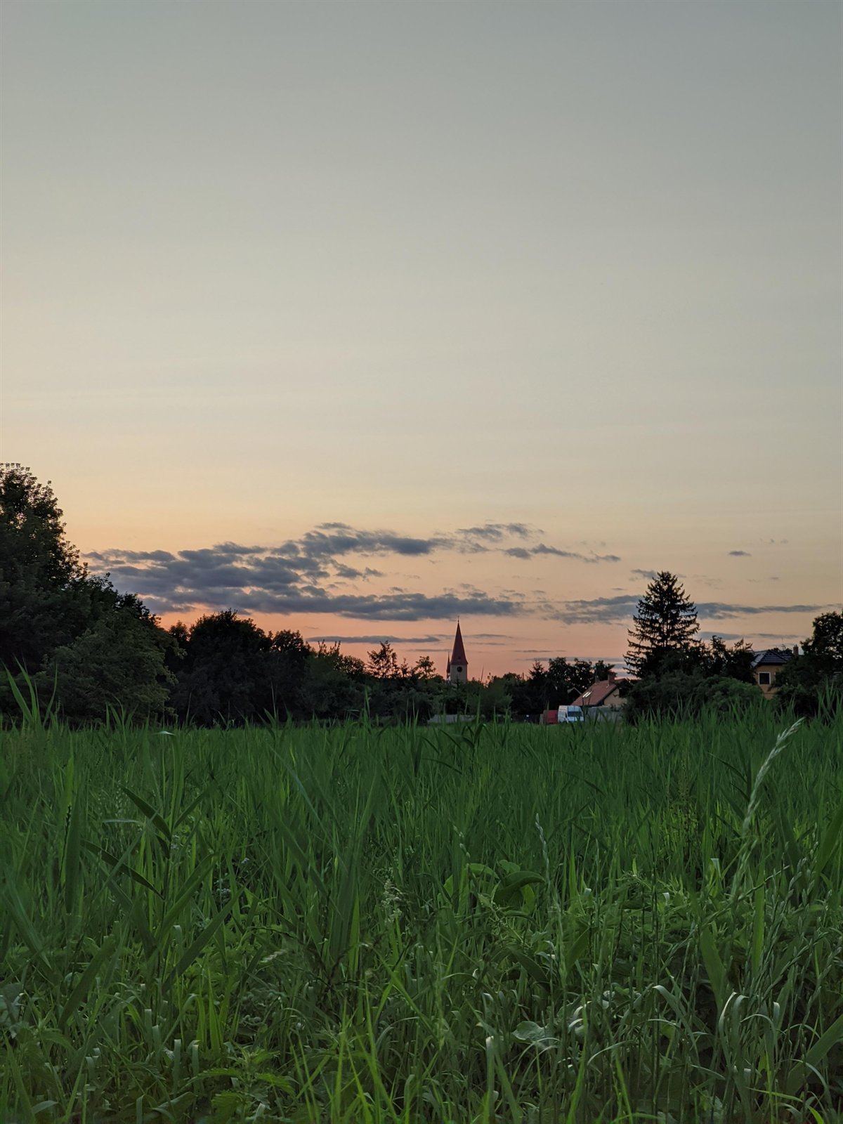 Milovická krajina s kostelem při západu slunce
